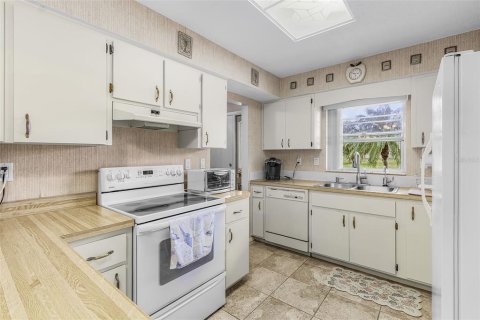Villa ou maison à vendre à Punta Gorda, Floride: 3 chambres, 110.46 m2 № 2237187 - photo 6
