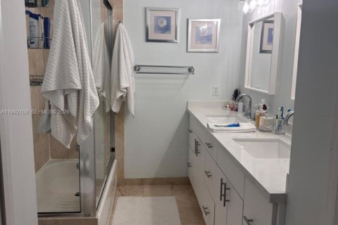 Copropriété à louer à Miami, Floride: 3 chambres, 115.01 m2 № 2056742 - photo 11