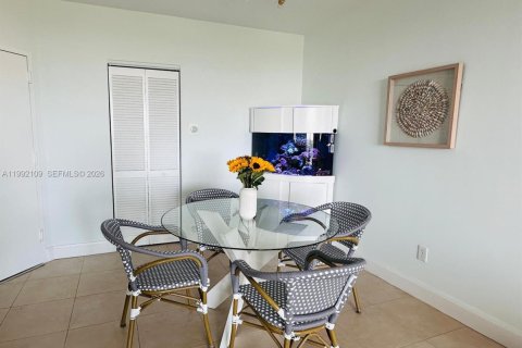 Copropriété à louer à Miami, Floride: 3 chambres, 115.01 m2 № 2056742 - photo 6