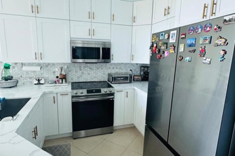 Copropriété à louer à Miami, Floride: 3 chambres, 115.01 m2 № 2056742 - photo 10