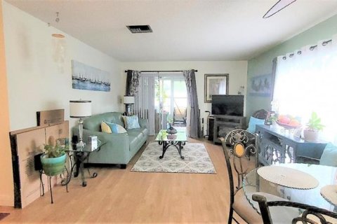 Condo in DeLand, Florida, 2 bedrooms  № 751145 - photo 26