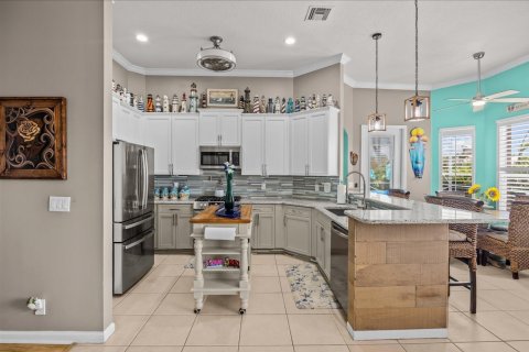 House in Port St. Lucie, Florida 3 bedrooms, 210.42 sq.m. № 2088146 - photo 12