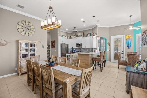 House in Port St. Lucie, Florida 3 bedrooms, 210.42 sq.m. № 2088146 - photo 11