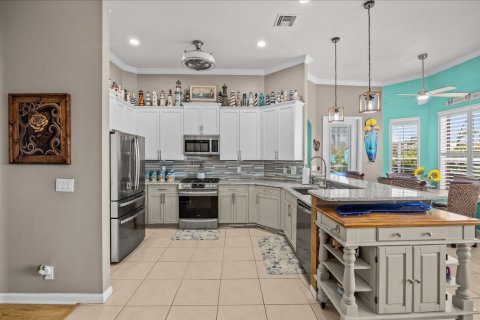 House in Port St. Lucie, Florida 3 bedrooms, 210.42 sq.m. № 2088146 - photo 13