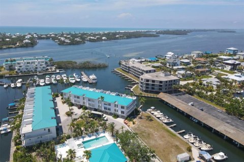 Townhouse in Englewood, Florida 3 bedrooms, 147.71 sq.m. № 213579 - photo 3