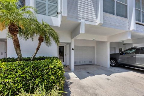 Townhouse in Englewood, Florida 3 bedrooms, 147.71 sq.m. № 213579 - photo 5