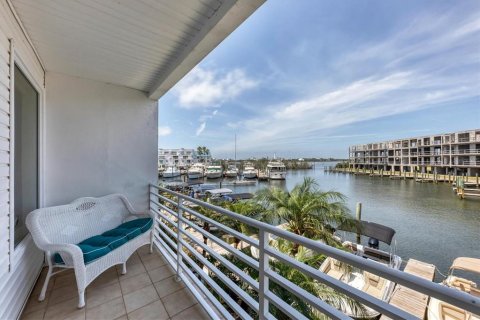 Townhouse in Englewood, Florida 3 bedrooms, 147.71 sq.m. № 213579 - photo 12