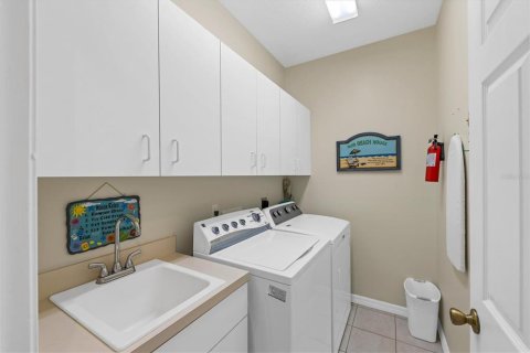 Townhouse in Englewood, Florida 3 bedrooms, 147.71 sq.m. № 213579 - photo 16