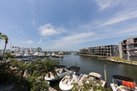 Townhouse in Englewood, Florida 3 bedrooms, 147.71 sq.m. № 213579 - photo 13