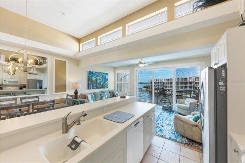 Townhouse in Englewood, Florida 3 bedrooms, 147.71 sq.m. № 213579 - photo 24