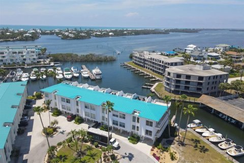 Townhouse in Englewood, Florida 3 bedrooms, 147.71 sq.m. № 213579 - photo 2