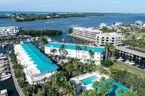 Townhouse in Englewood, Florida 3 bedrooms, 147.71 sq.m. № 213579 - photo 1