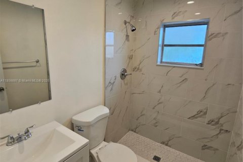 House in Miami, Florida 4 bedrooms, 164.72 sq.m. № 1891917 - photo 15