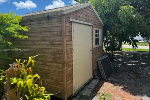 House in Miami, Florida 4 bedrooms, 164.72 sq.m. № 1891917 - photo 24