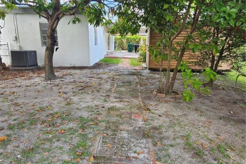 House in Miami, Florida 4 bedrooms, 164.72 sq.m. № 1891917 - photo 27