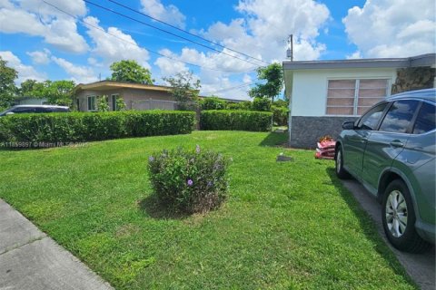 House in Miami, Florida 4 bedrooms, 164.72 sq.m. № 1891917 - photo 4