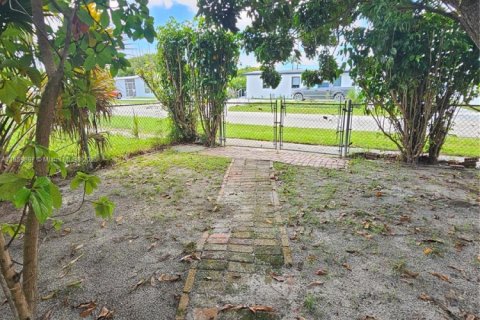 House in Miami, Florida 4 bedrooms, 164.72 sq.m. № 1891917 - photo 28