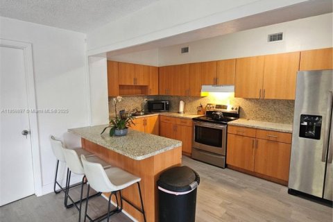 House in Miami, Florida 4 bedrooms, 164.72 sq.m. № 1891917 - photo 13