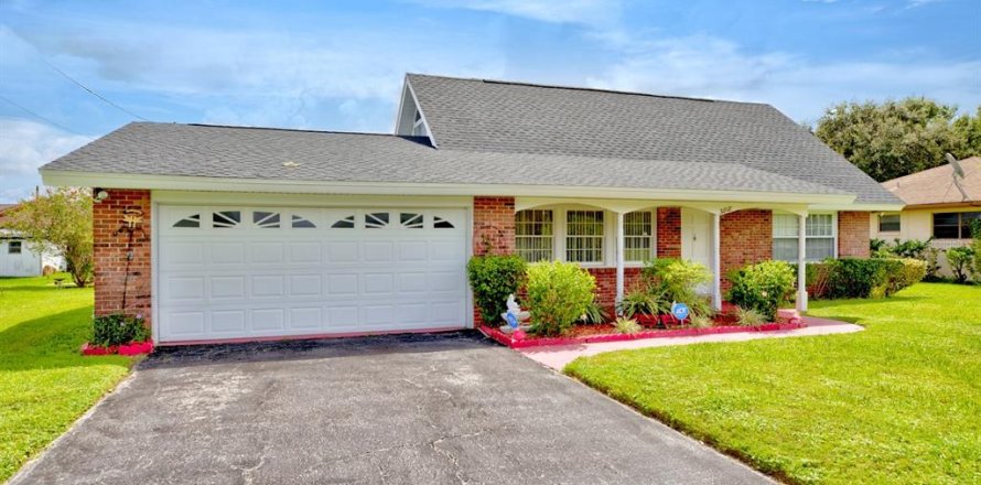 House in Sebring, Florida 4 bedrooms, 166.67 sq.m. № 1909543