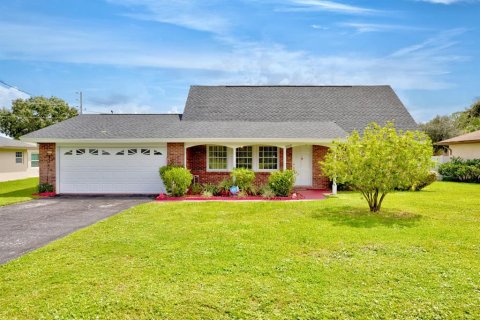 House in Sebring, Florida 4 bedrooms, 166.67 sq.m. № 1909543 - photo 2