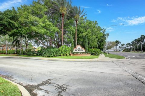 Снять в аренду виллу или дом в Уэстон, Флорида 3 спальни, 127.09м2, № 1990758 - фото 18