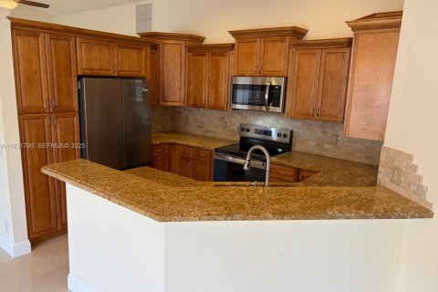 Снять в аренду виллу или дом в Уэстон, Флорида 3 спальни, 127.09м2, № 1990758 - фото 8