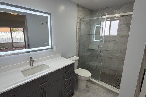 Снять в аренду виллу или дом в Уэстон, Флорида 3 спальни, 127.09м2, № 1990758 - фото 15