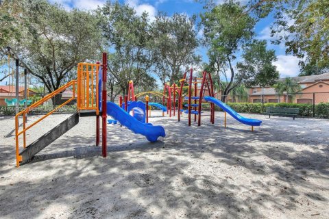 Снять в аренду виллу или дом в Уэстон, Флорида 3 спальни, 127.09м2, № 1990758 - фото 19