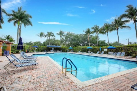 Снять в аренду виллу или дом в Уэстон, Флорида 3 спальни, 127.09м2, № 1990758 - фото 22