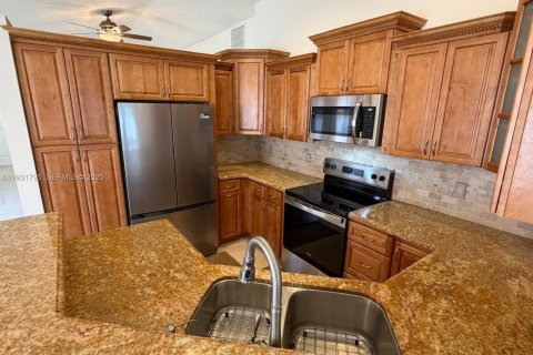 Снять в аренду виллу или дом в Уэстон, Флорида 3 спальни, 127.09м2, № 1990758 - фото 5