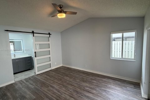 Снять в аренду виллу или дом в Уэстон, Флорида 3 спальни, 127.09м2, № 1990758 - фото 11