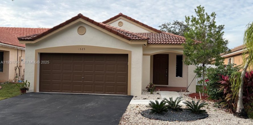 Дом в Уэстон, Флорида 3 спальни, 127.09м2 № 1990758