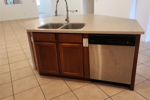 Villa ou maison à louer à Tampa, Floride: 3 chambres, 171.59 m2 № 2400238 - photo 12