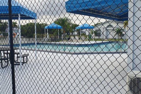 Touwnhouse à louer à Miami, Floride: 2 chambres, 78.5 m2 № 1992150 - photo 11