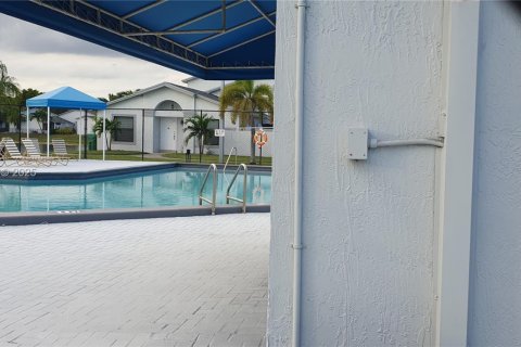 Touwnhouse à louer à Miami, Floride: 2 chambres, 78.5 m2 № 1992150 - photo 12