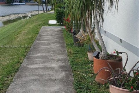 Touwnhouse à louer à Miami, Floride: 2 chambres, 78.5 m2 № 1992150 - photo 3