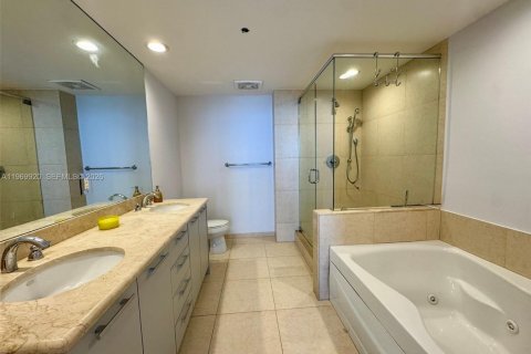Condo in Miami, Florida, 3 bedrooms  № 2030709 - photo 14