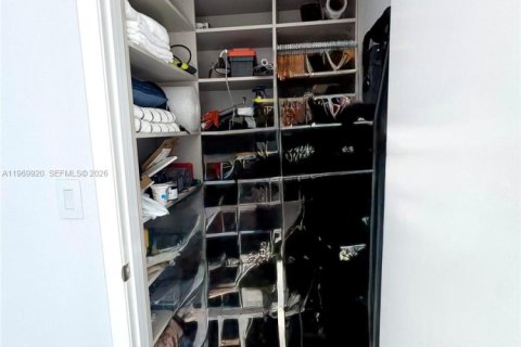 Condo in Miami, Florida, 3 bedrooms  № 2030709 - photo 16