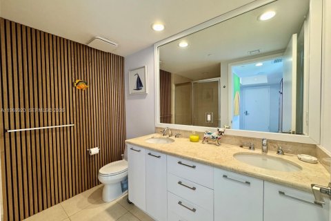 Condo in Miami, Florida, 3 bedrooms  № 2030709 - photo 17