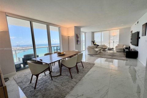 Condo in Miami, Florida, 3 bedrooms  № 2030709 - photo 2