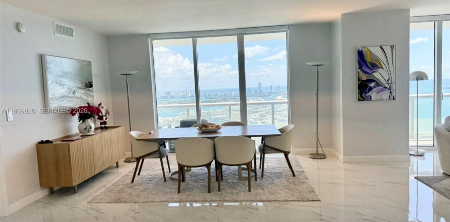 Condo in Miami, Florida, 3 bedrooms  № 2030709