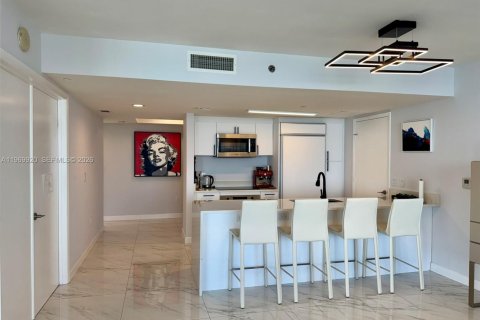 Condo in Miami, Florida, 3 bedrooms  № 2030709 - photo 4