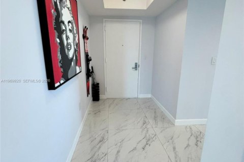 Condo in Miami, Florida, 3 bedrooms  № 2030709 - photo 10