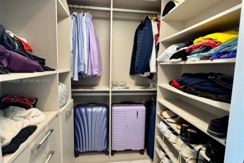 Condo in Miami, Florida, 3 bedrooms  № 2030709 - photo 12