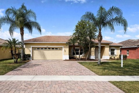 House in BELLALAGO in Kissimmee, Florida 3 bedrooms, 156.73 sq.m. № 2258221