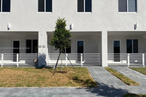 Condominio en alquiler en Doral, Florida, 3 dormitorios № 1945300 - foto 27