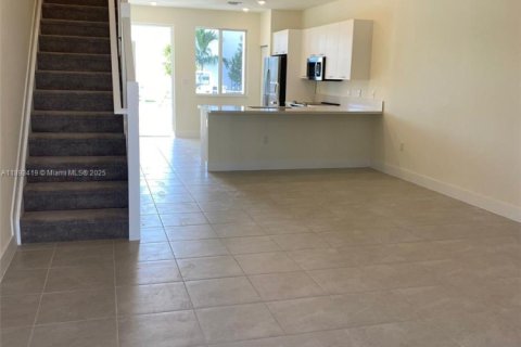 Condominio en alquiler en Doral, Florida, 3 dormitorios № 1945300 - foto 5