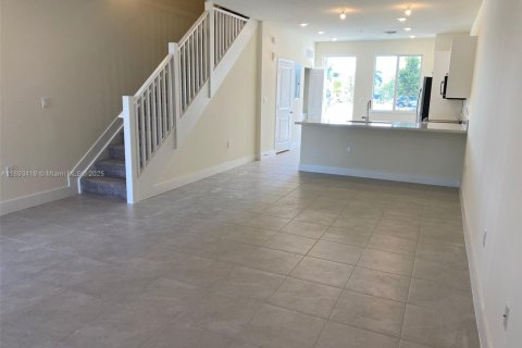 Condominio en alquiler en Doral, Florida, 3 dormitorios № 1945300 - foto 6