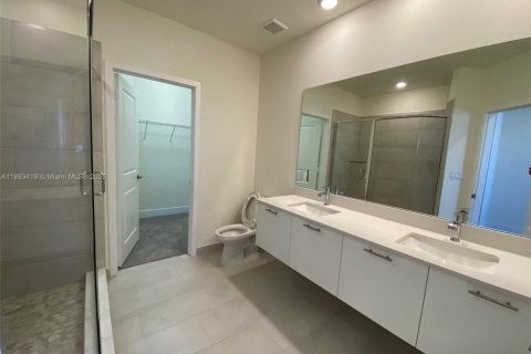 Condominio en alquiler en Doral, Florida, 3 dormitorios № 1945300 - foto 13