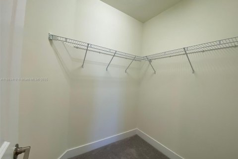 Condominio en alquiler en Doral, Florida, 3 dormitorios № 1945300 - foto 16